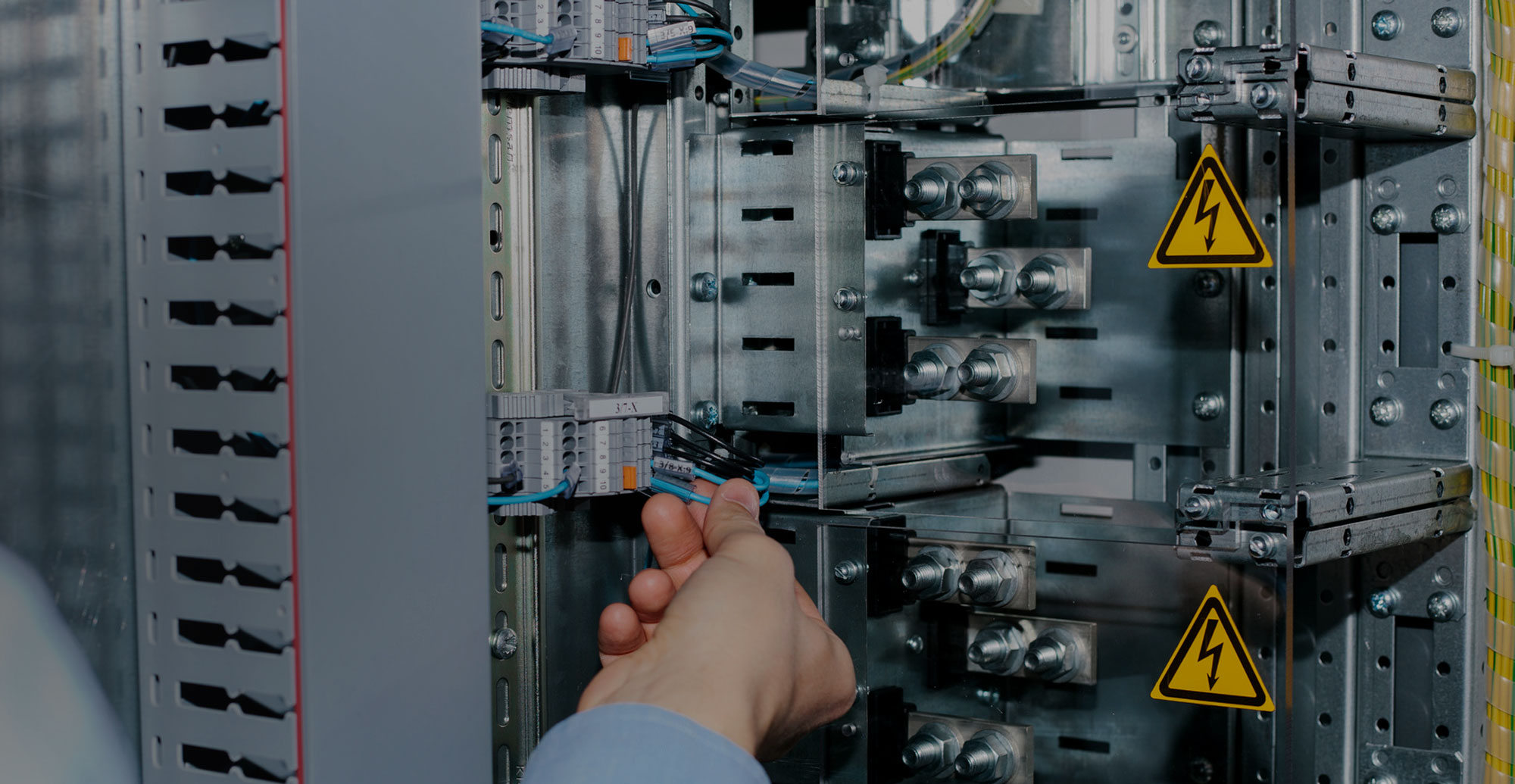 電気設備の施工・保安・管理 ”つくる・守る・管理する” 確実な施工と保安体制で、安心できる電力環境を作ります